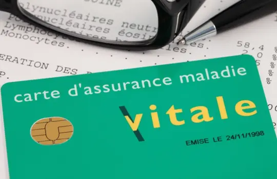 Demander une carte vitale est simple et rapide via votre compte Ameli ou grâce au formulaire dédié. Nous vous expliquons tout dans cet article.