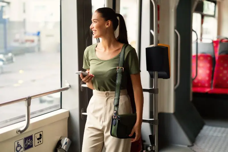 Solidarité Transport : Comment bénéficier d'un pass Navigo gratuit ?