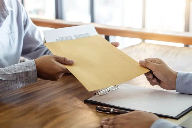 Comment rédiger une lettre de démission ? Exemple et modèle type dans le cas d’un CDI ou d’un CDD